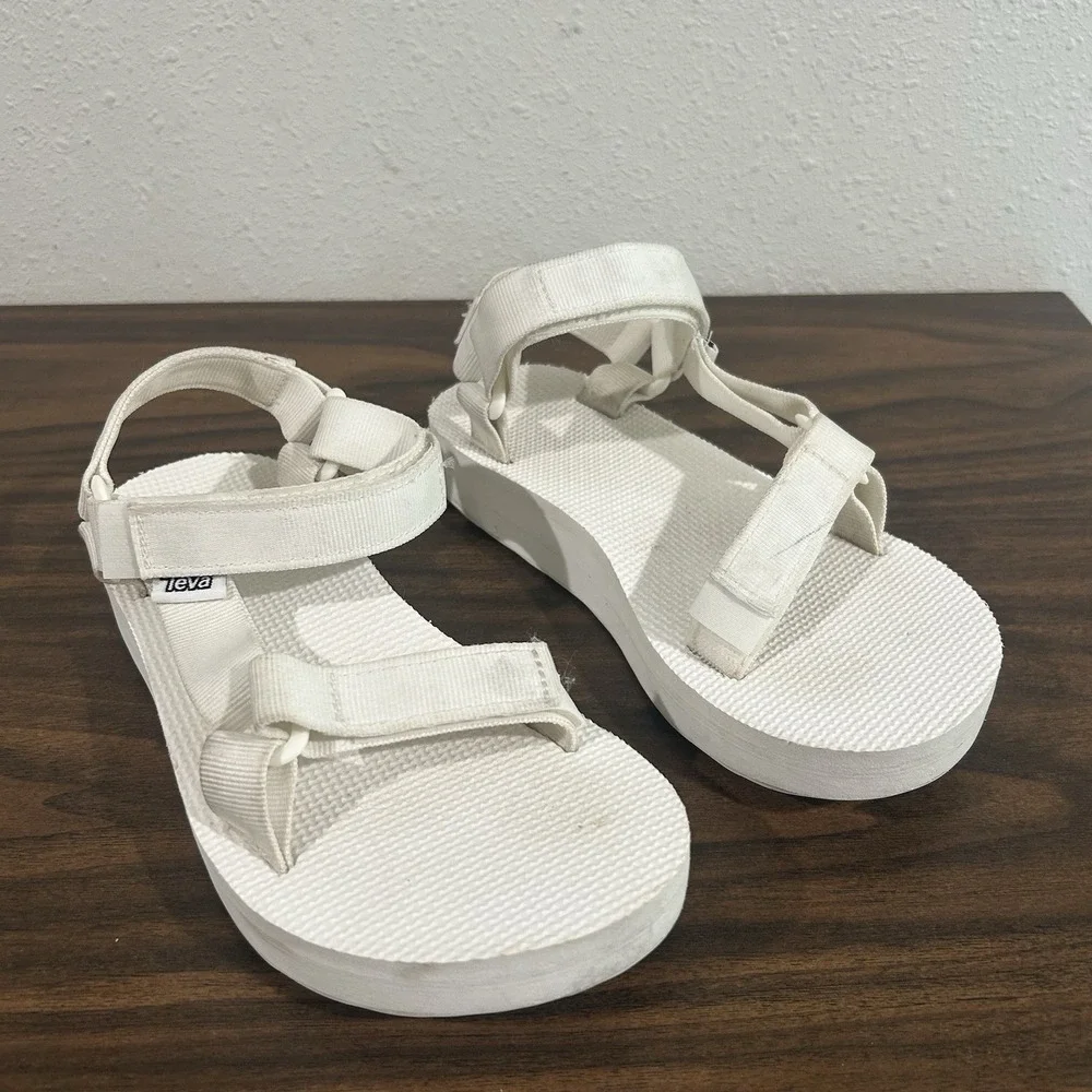 Teva Midform Universal Bright White Sandals S/N 1090969 Womens Sz 6